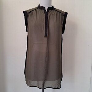 a.n.a Women Top Sleevess Green Olive/Black Color Size L Great Condition
